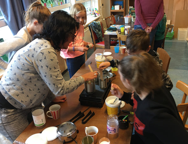 Kaatje&Mup Knutselcafé: Zandkaarsen maken